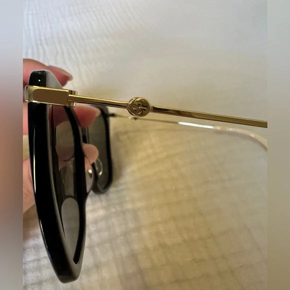 Gucci Black Sunglasses - Picture 5 of 8
